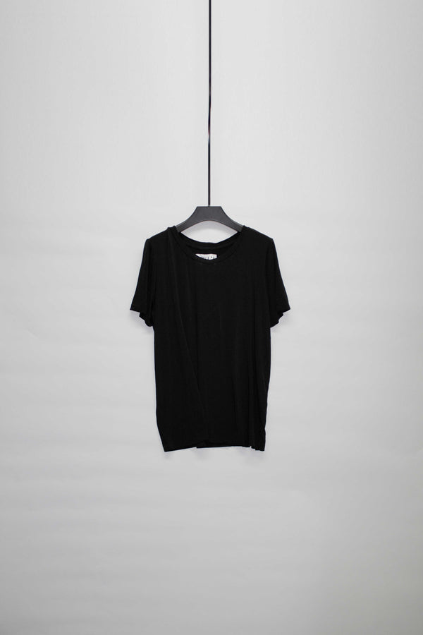 Round Neck T-Shirt - NELLY JOHANSSON