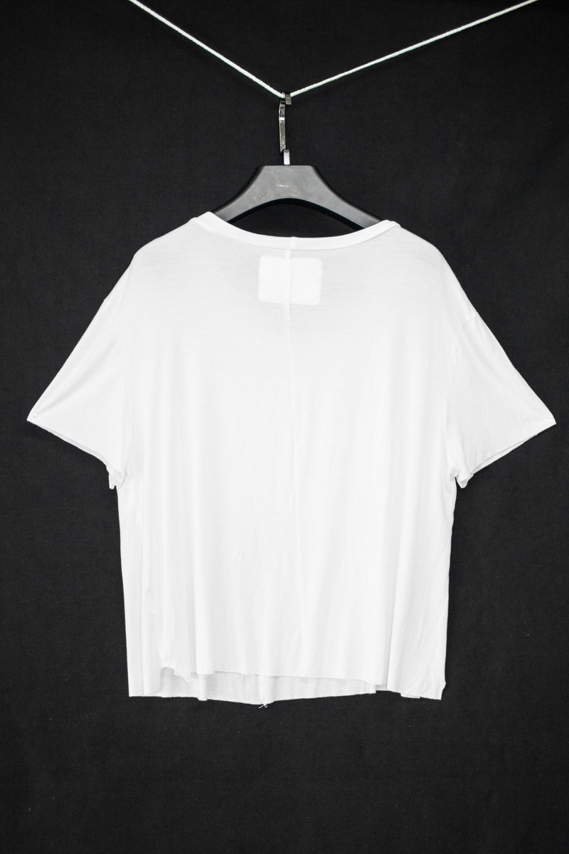 Cropped V-Neck T-Shirt - NELLY JOHANSSON
